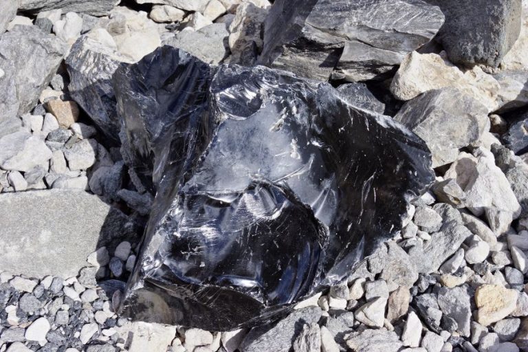 Black Obsidian Crystal Meaning, Benefits & Uses